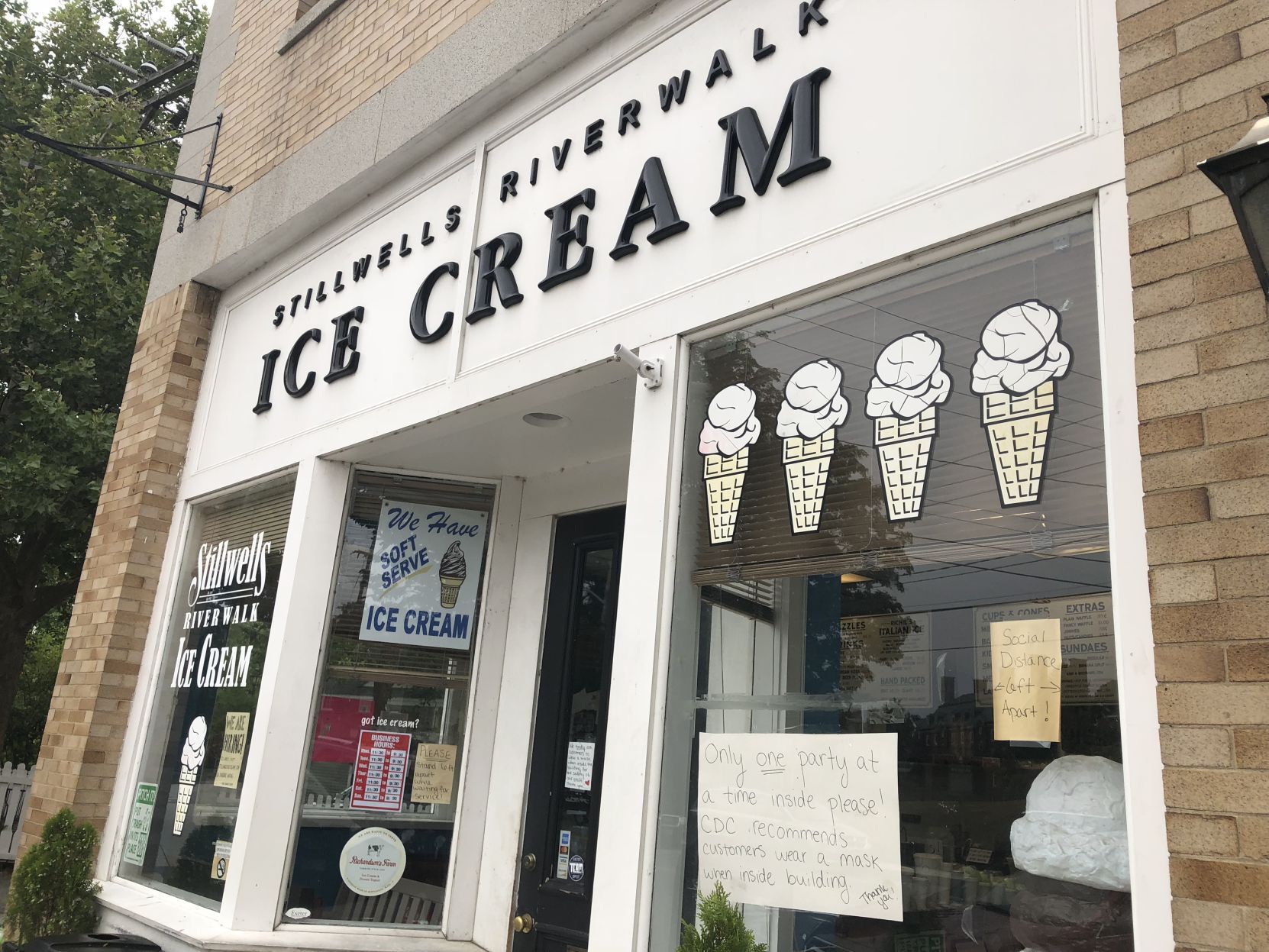 Ice cream shop owner: We're not the sidewalk mask police